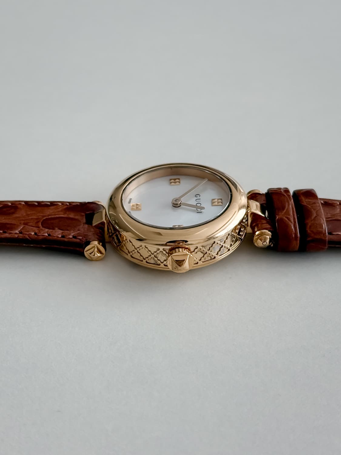 구찌 클래식 펄 다이얼 시계 상품이미지7