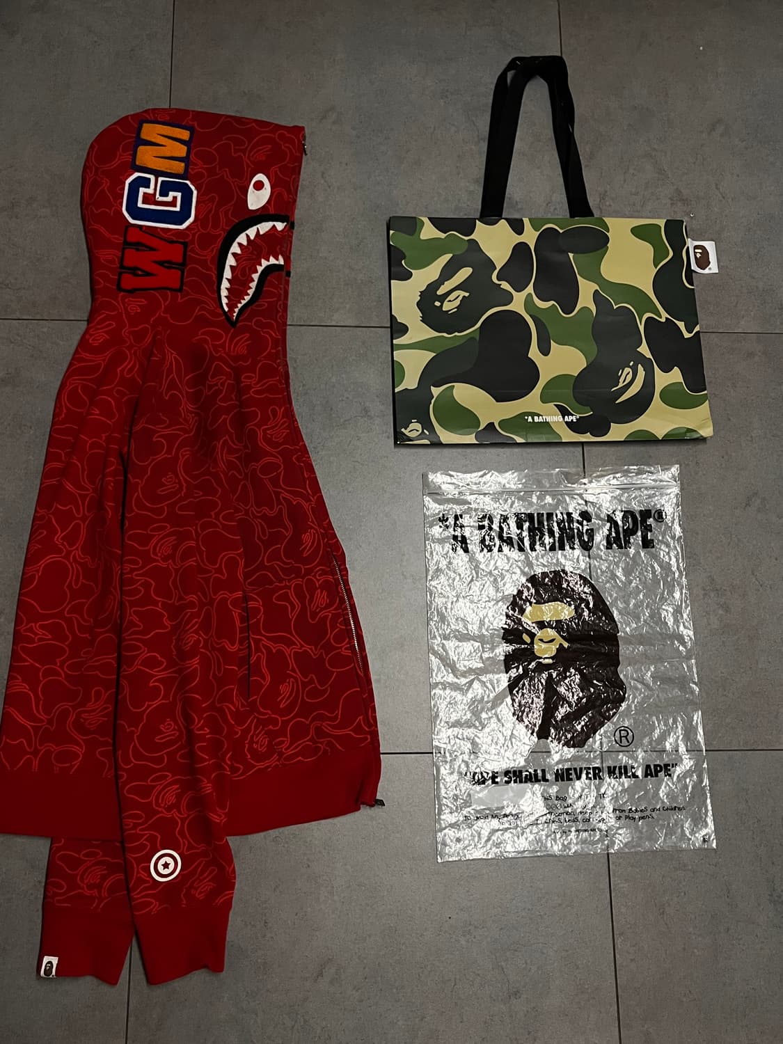 베이프 상하이 매장 한정판 적계 샤크 후드집업  상품이미지1