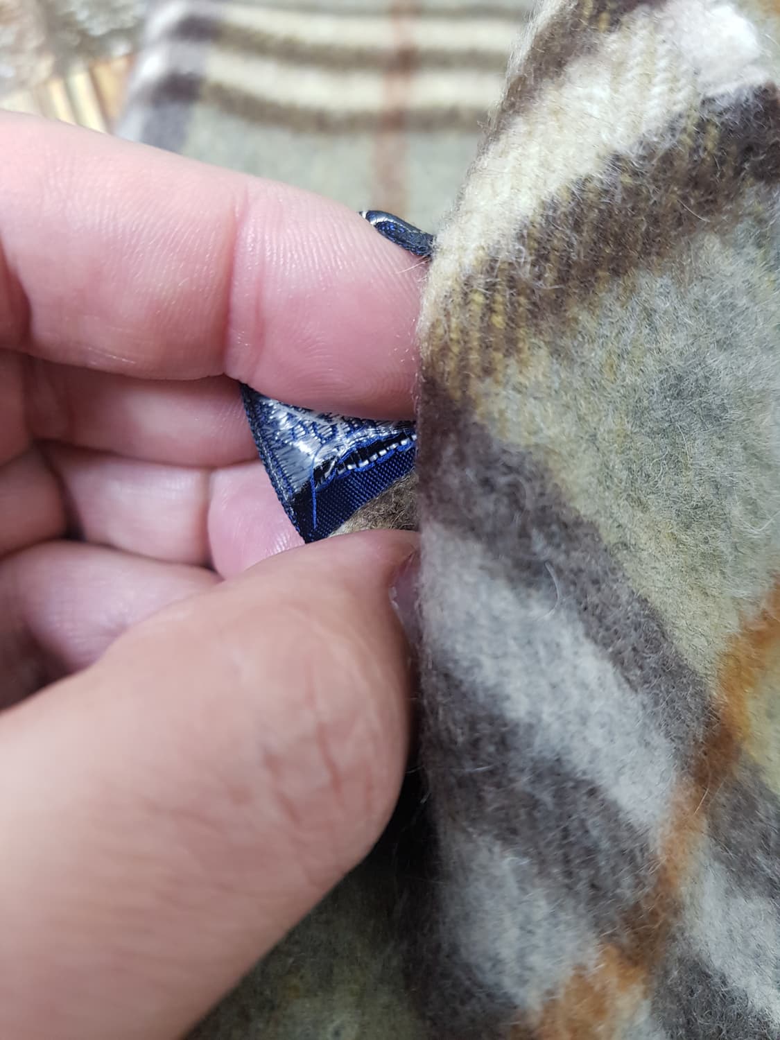 [정품] 버버리 캐시미어 머플러 클래식 체크 상품이미지4