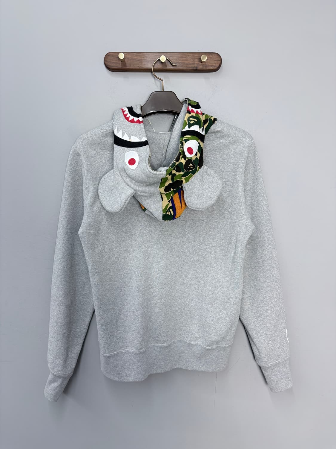 베이프 X 베어브릭 그린카모 샤크 후드집업 A3593 상품이미지5