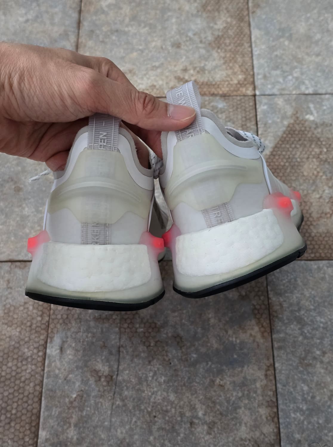 (240)아디다스 nmd v3 클라우드 화이트 상품이미지7