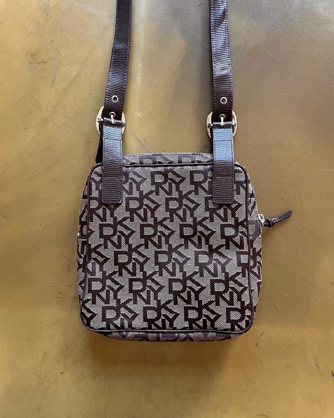 2000s Donna Karan Spel-Out Old Cross Bag 상품이미지7