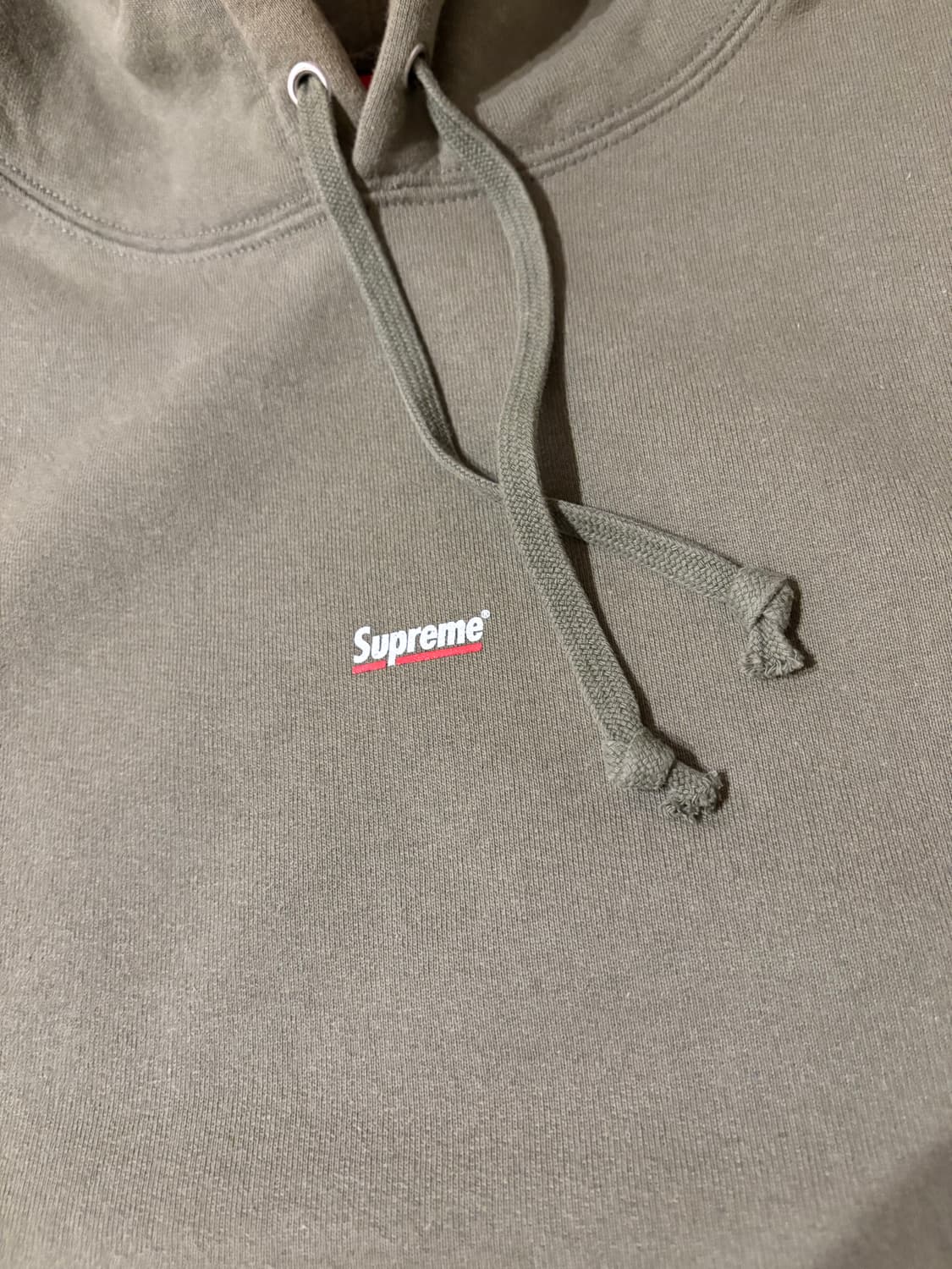 22FW 슈프림 언더라인 후드 스웻셔츠 라이트 올리브 상품이미지3