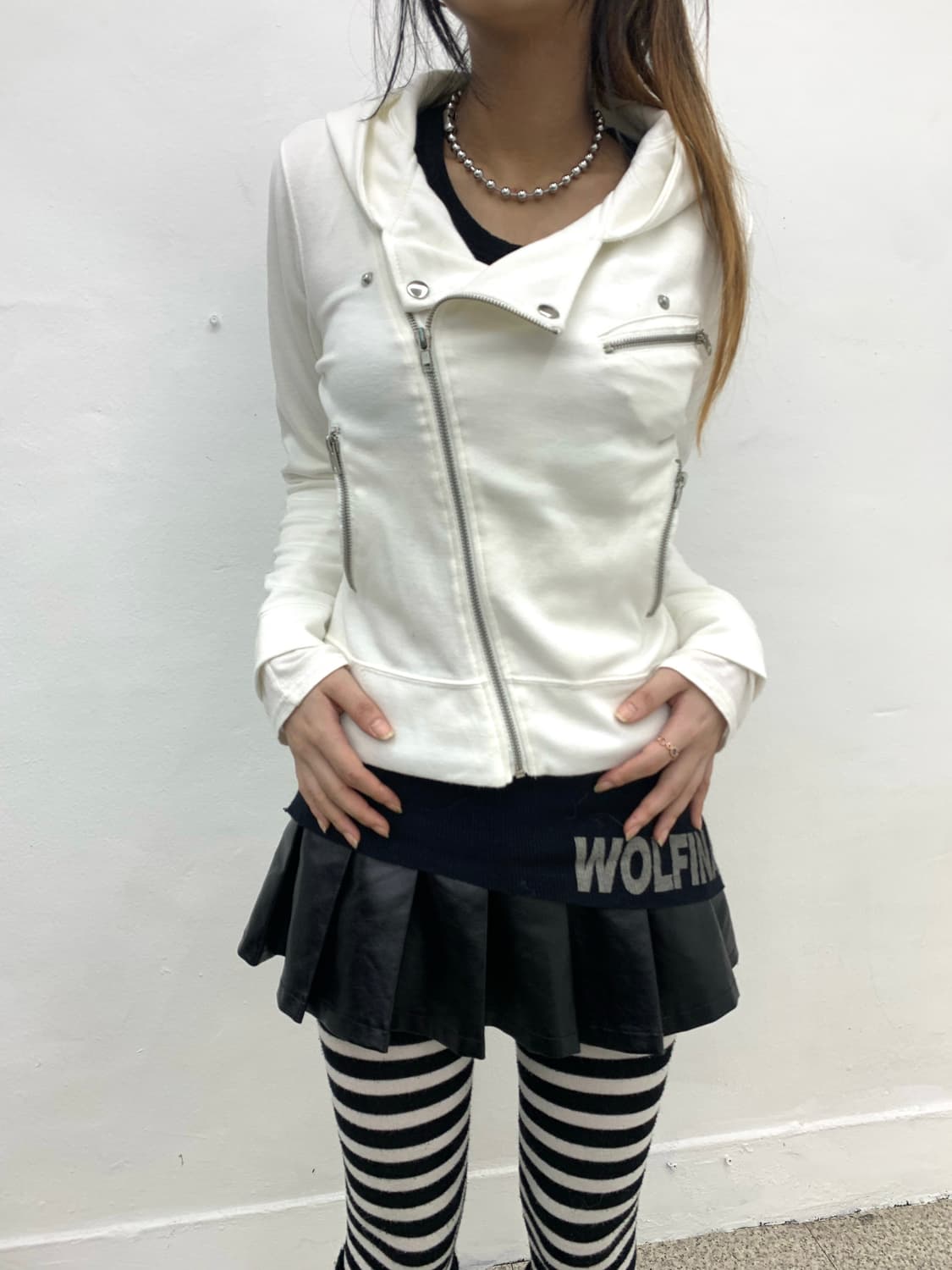 White asymmetrical hood rider jacket 상품이미지2