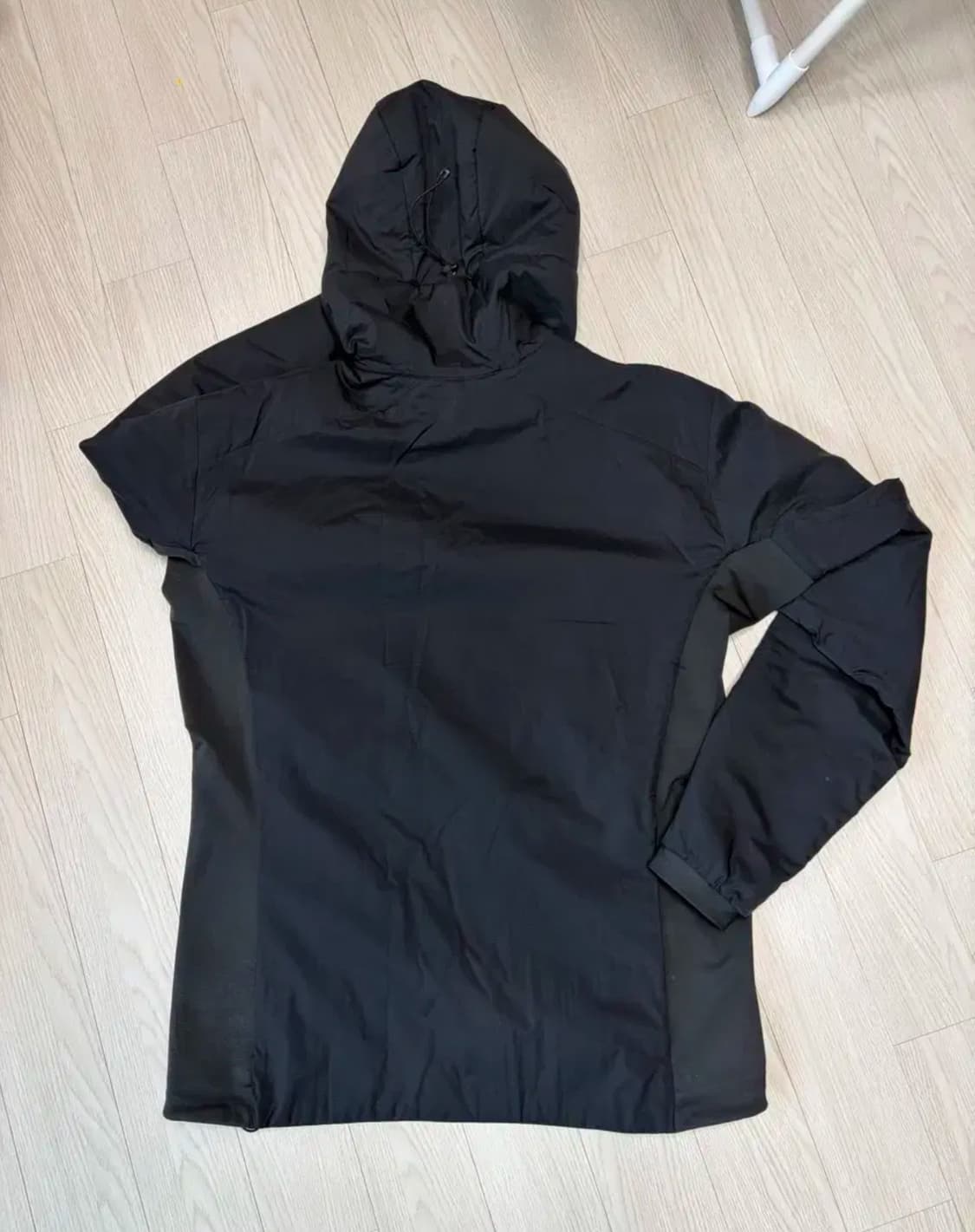 아크테릭스 아톰 lt M 사이즈  블랙 색상  크림 새상품 58-65만원 상품이미지4