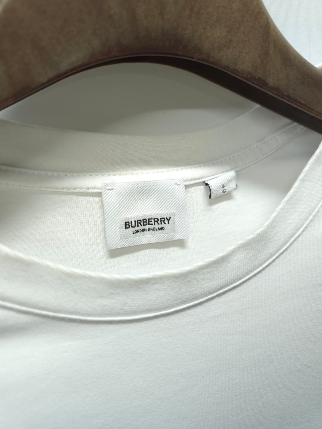 정품) 버버리 베이직로고 라운드 반팔 ( 남성L ) 상품이미지6