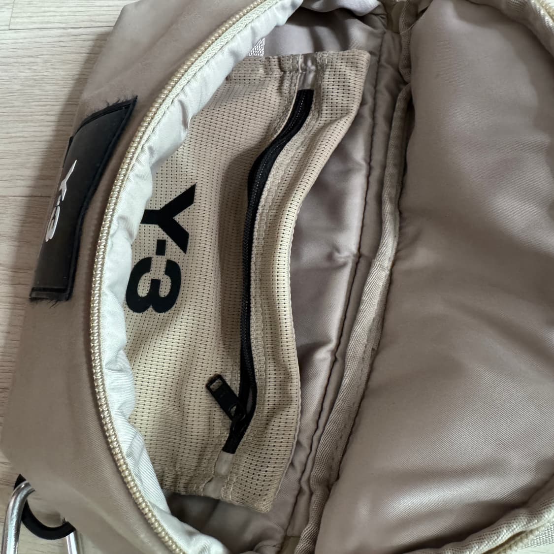 Y-3 로고 크로스 바디 벨트백 팝니다 상품이미지3