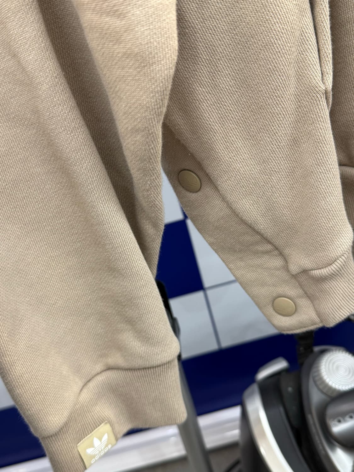 아디다스 오트밀 후드티 상품이미지3