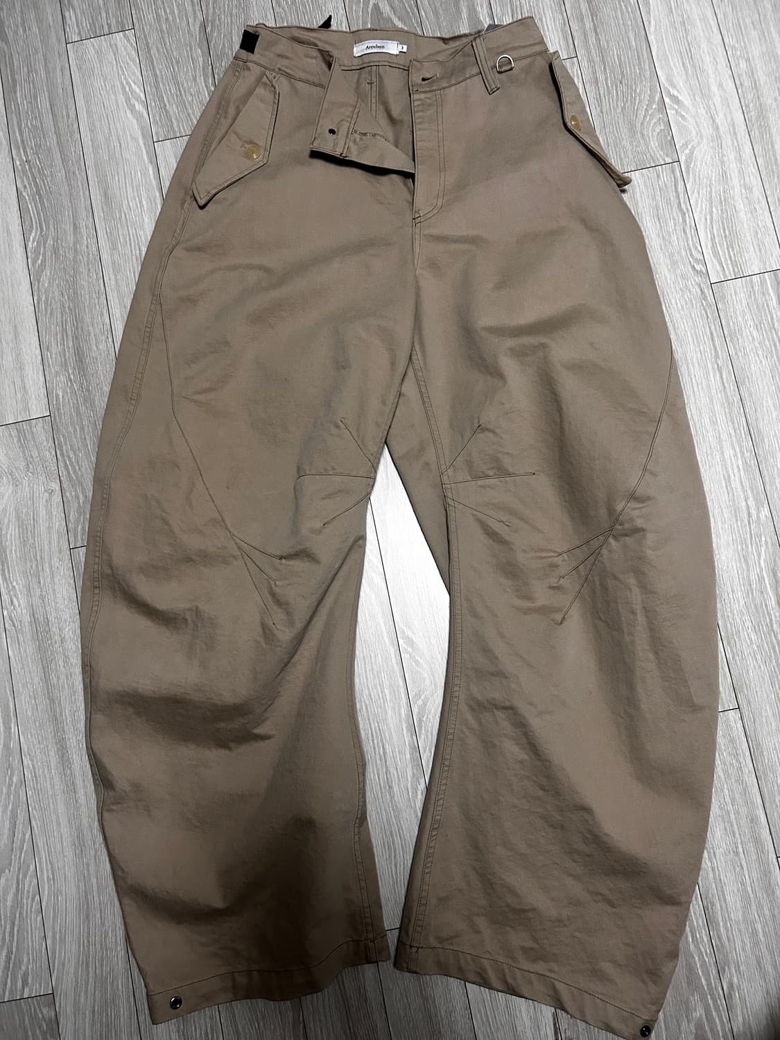 아르반 트리플 리프 커브드 팬츠_트리플 베이지 상품이미지1