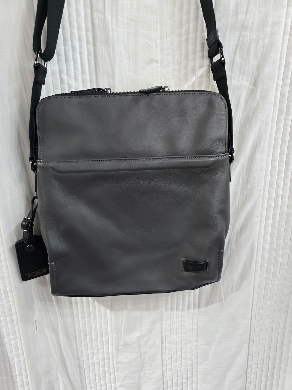 투미 크로스백  상품이미지2