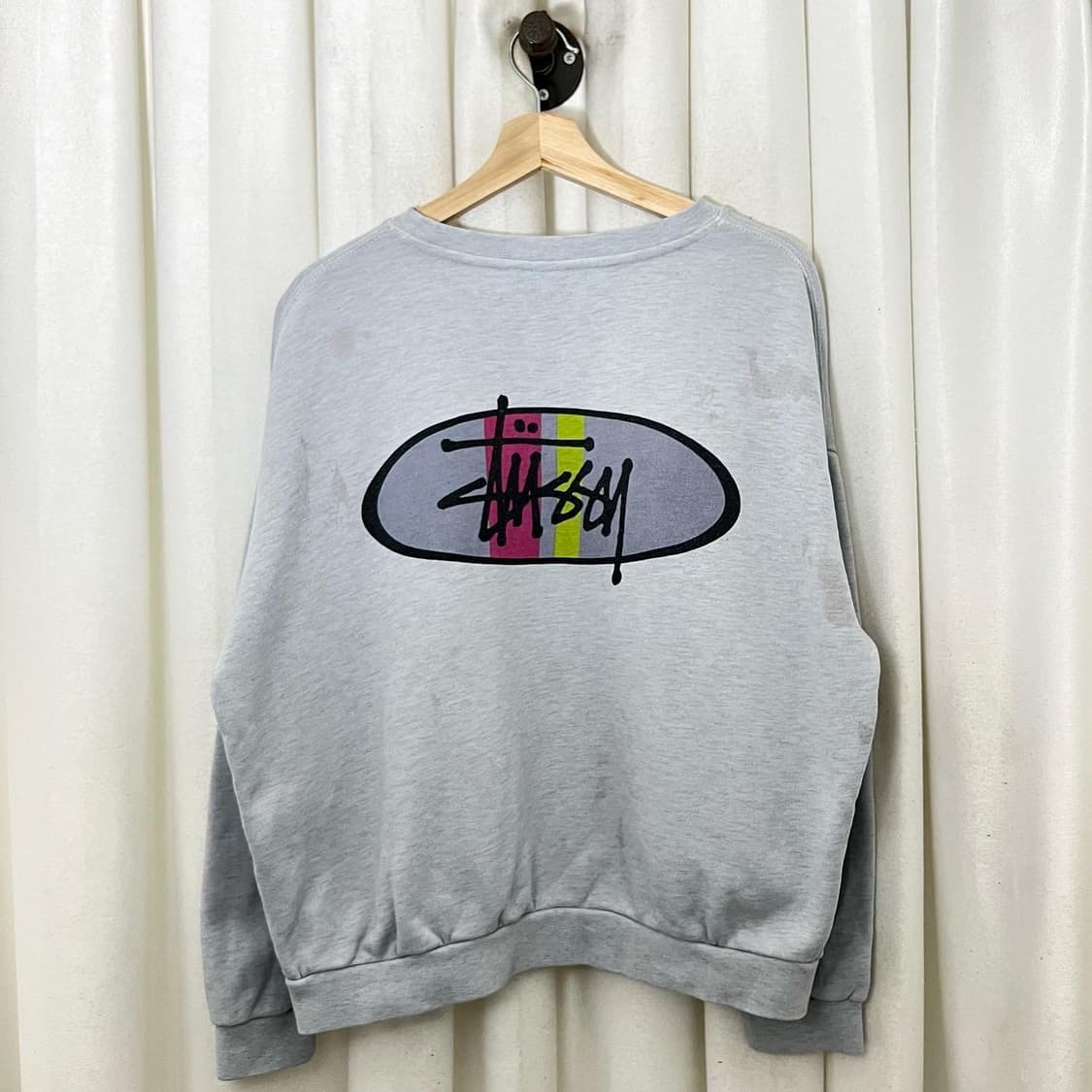 스투시 그레이 백빅로고 라운드 맨투맨 상품이미지1