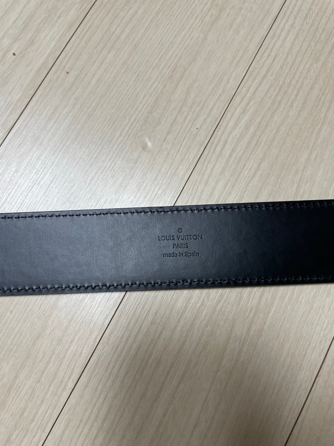 루이비통 그라파이트 LV 이니셜 벨트 블랙 95/38 상품이미지4