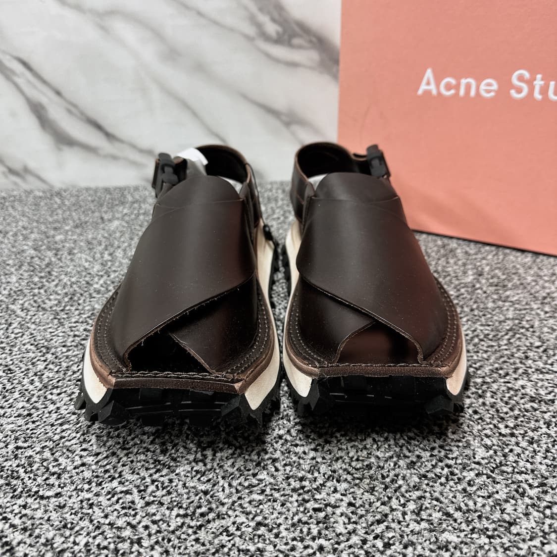 아크네 스튜디오 남성 브라운 크로스오버 레더 샌들  상품이미지2