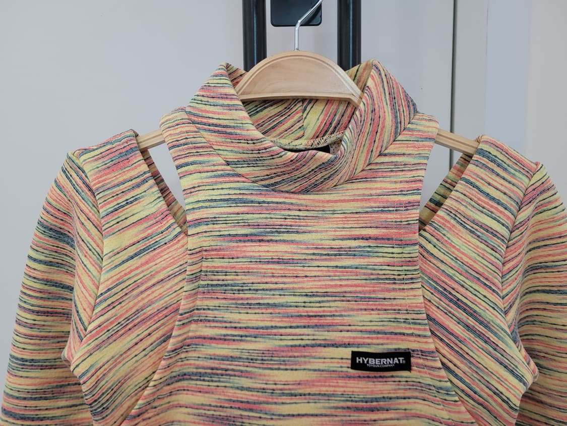 하이버넷 레인보우 더블 숄더 슬릿 하이넥 크롭 티셔츠 택달린새제품 상품이미지3