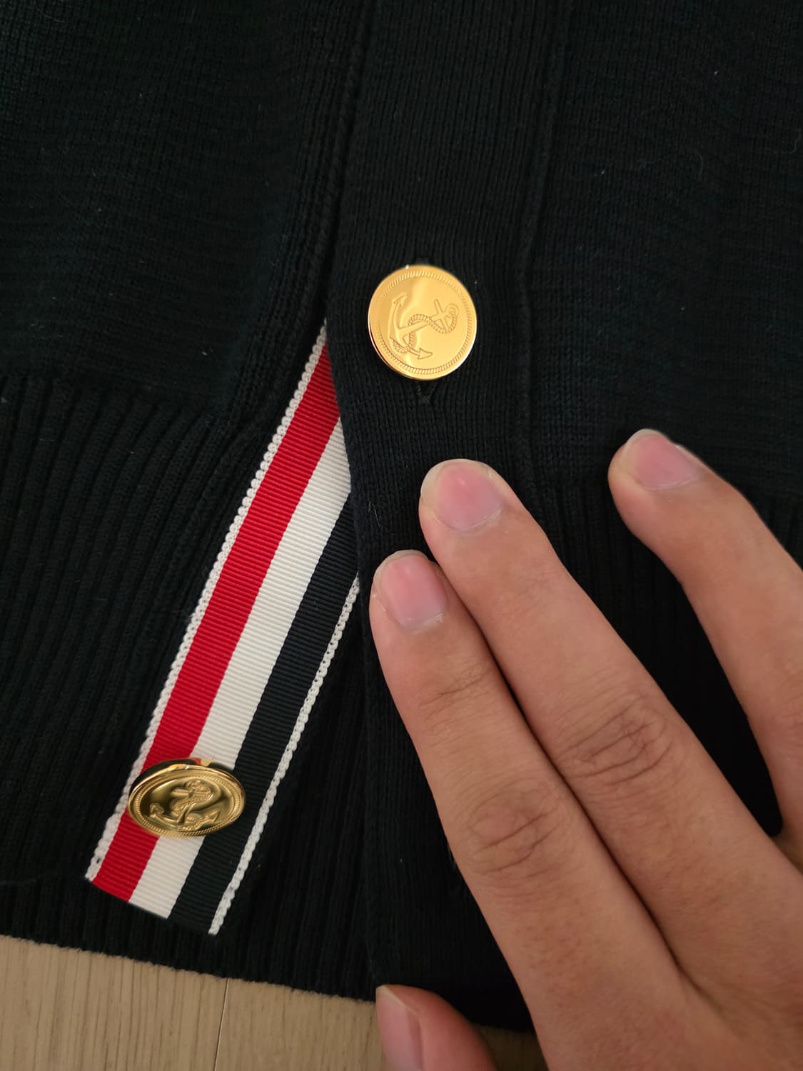 [3,새상품급]25ss 톰브라운 밀라노스티치 금장가디건 상품이미지5