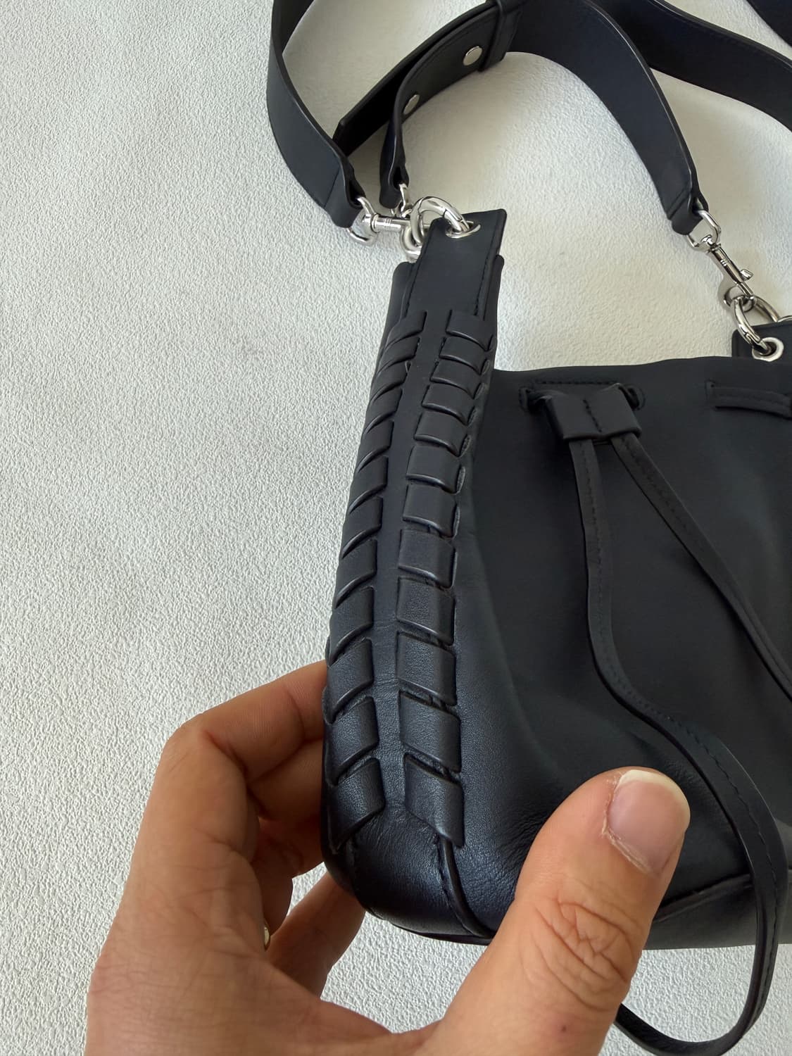 올세인츠(ALLSAINTS) 레더 버킷백 상품이미지7