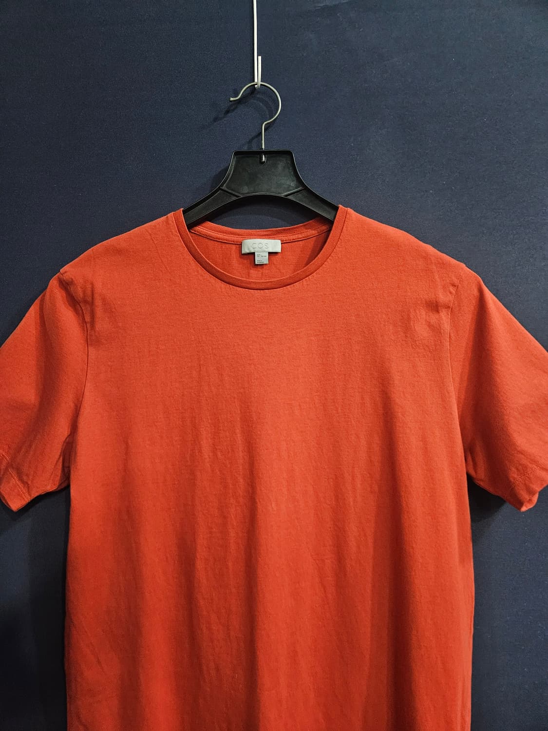 코스 다크레드 남성 슬림핏 100 반팔티  상품이미지6