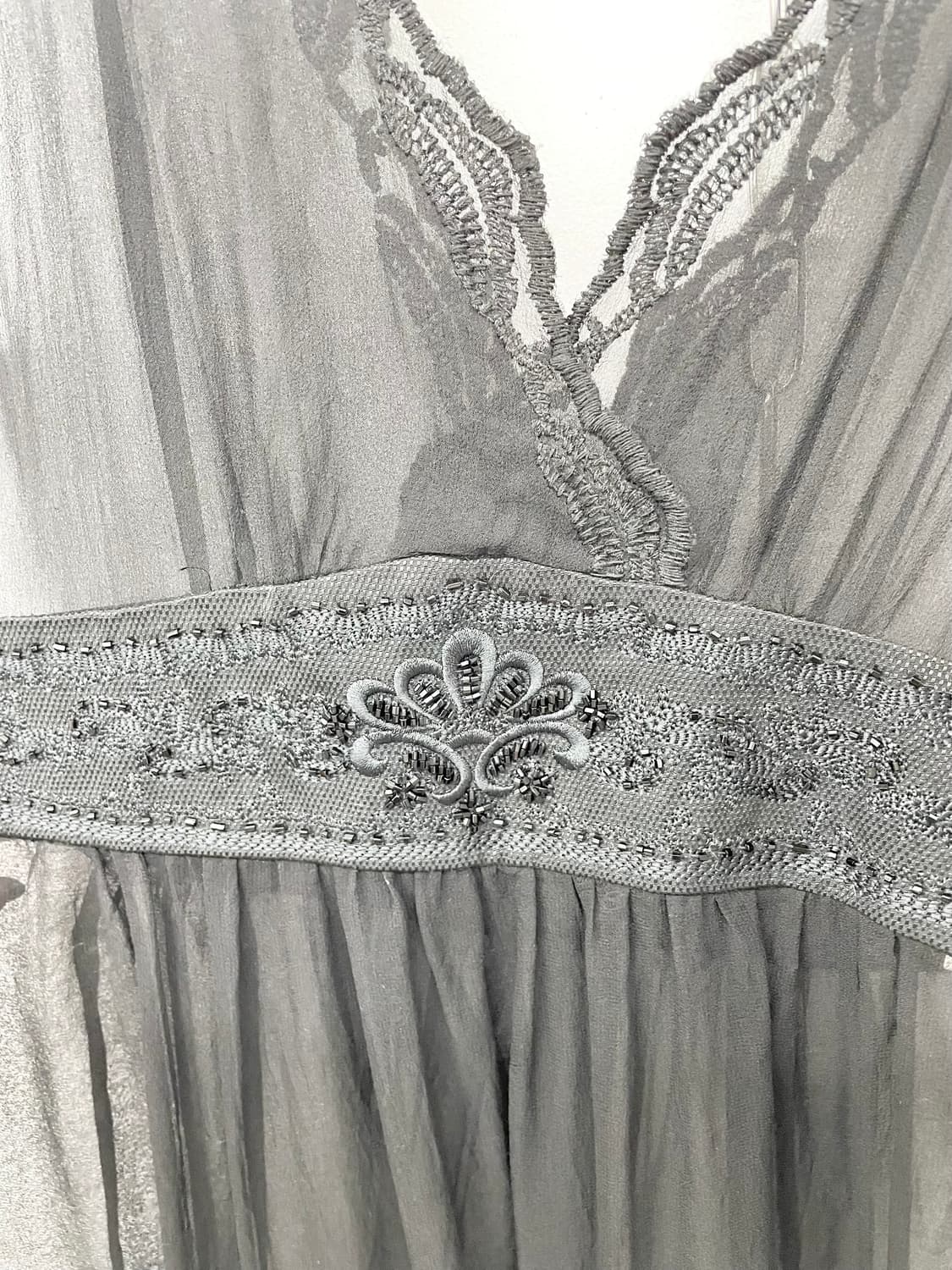 블랙페어리 실크 자수 디테일 원피스 상품이미지8