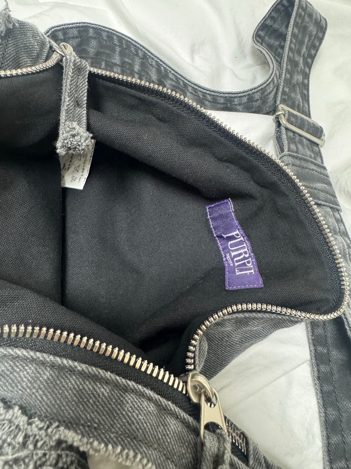 비슬로우 커브드 라인 바디백 상품이미지3