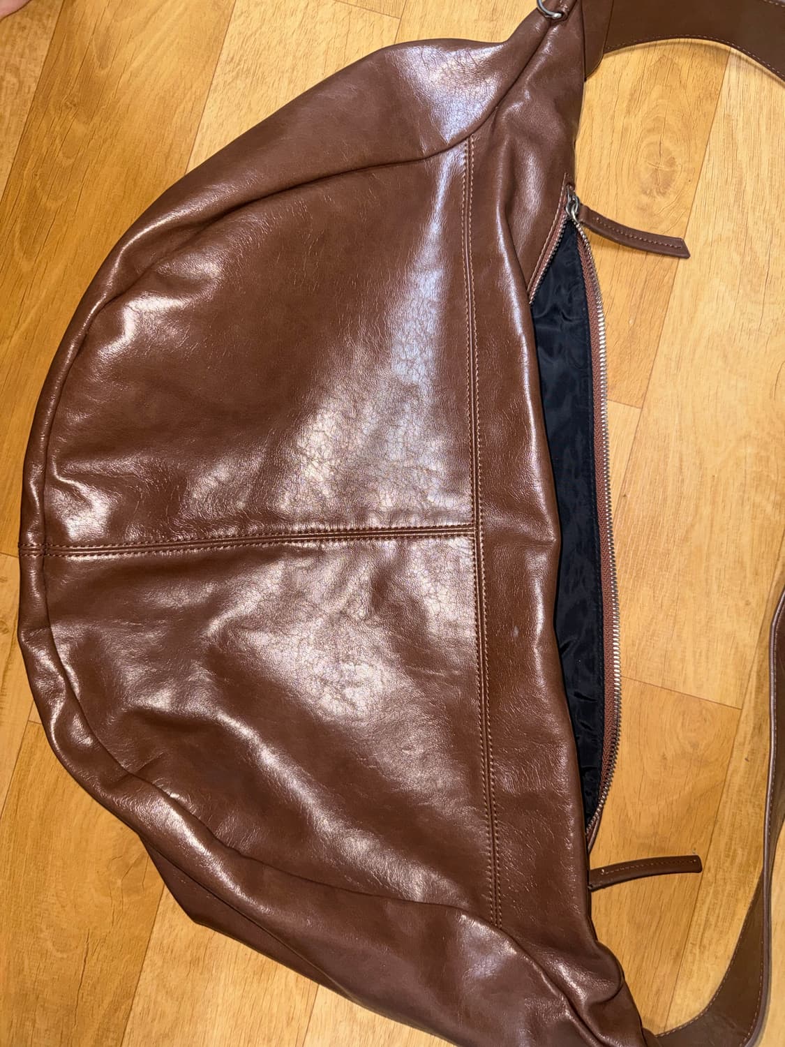 밈더워드로브 몬타 크랙 레더 메신저백 브라운 상품이미지4