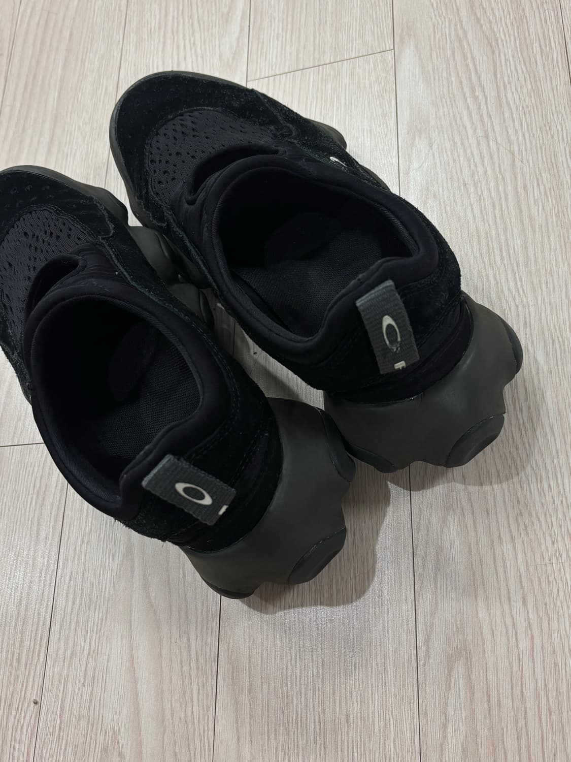 오클리 팩토리팀 스웨이드 플래시 샌들 블랙 260사이즈 상품이미지5