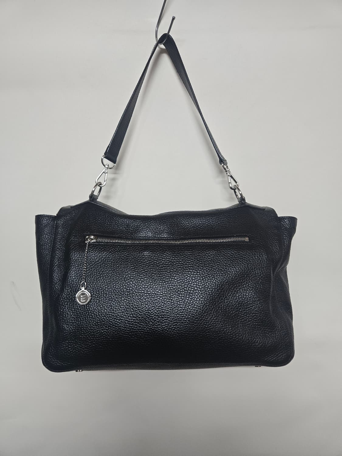 미닛뮤트 페레티백 M 블랙 이탈리안 카우 레더 숄더백 상품이미지4