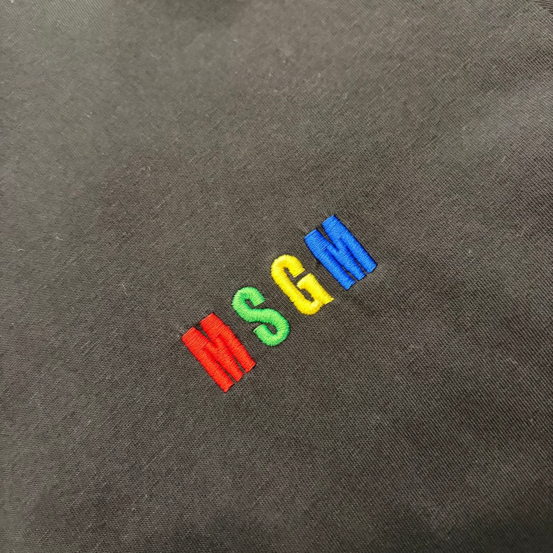 [XL] MSGM 컬러 로고 블랙 반팔 티셔츠 D557 상품이미지4
