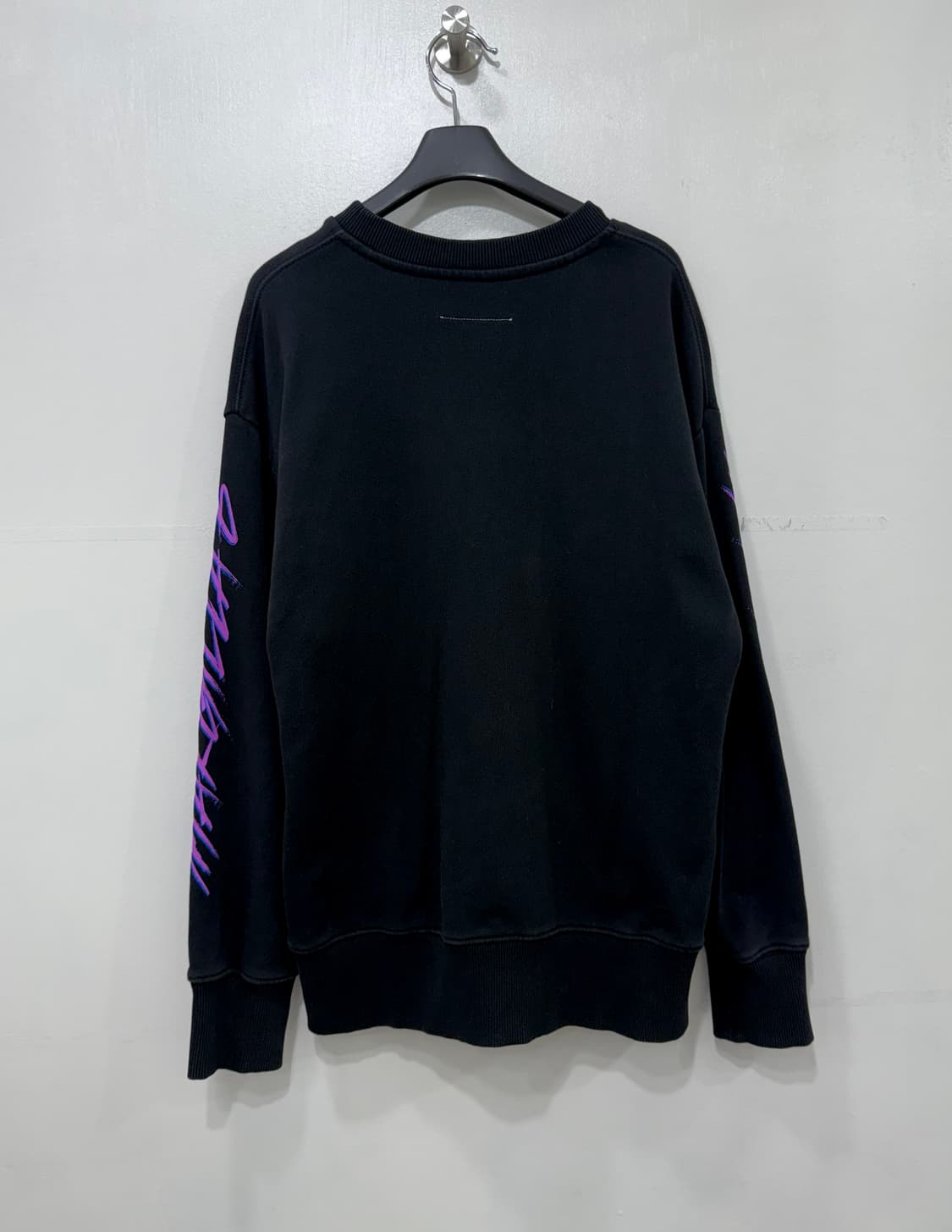 메종마르지엘라 MM6 네온 로고 스웨트셔츠 상품이미지5