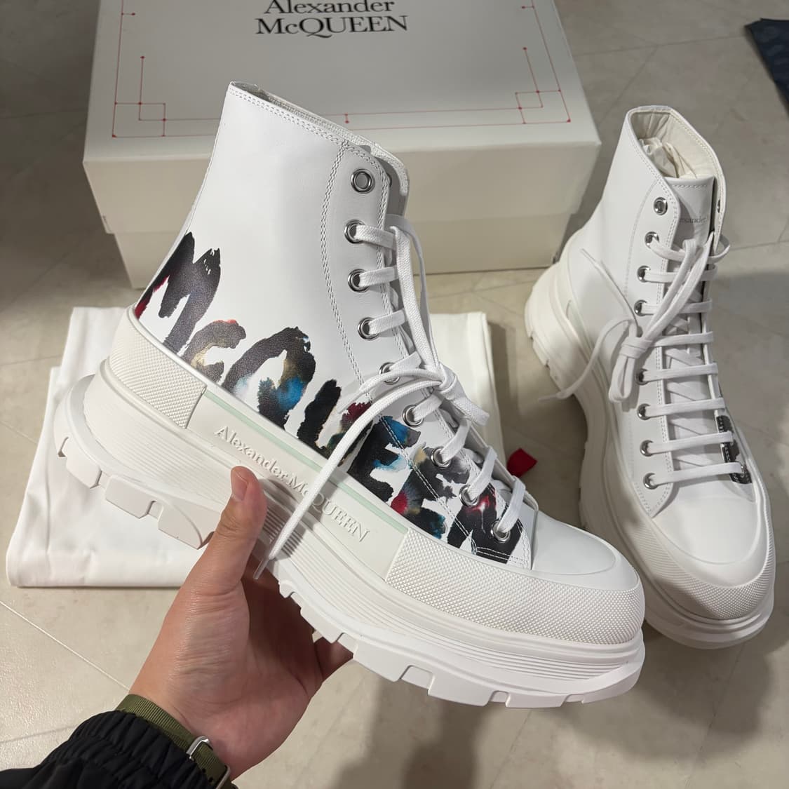 새상품(320)알렉산더맥퀸 그래피티 트레드 슬릭 부츠 화이트 상품이미지2