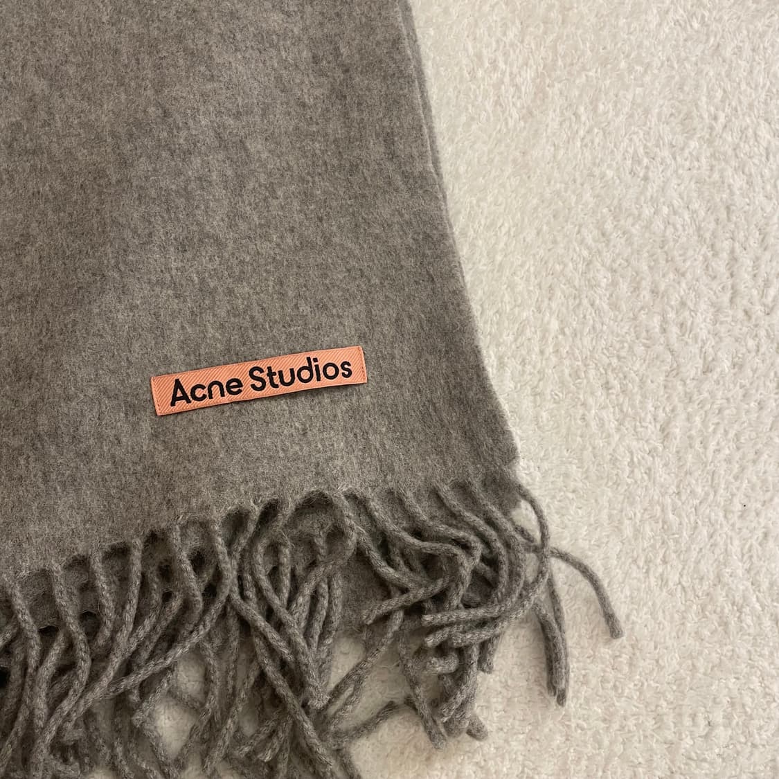 아크네스튜디오 그레이머플러 상품이미지1