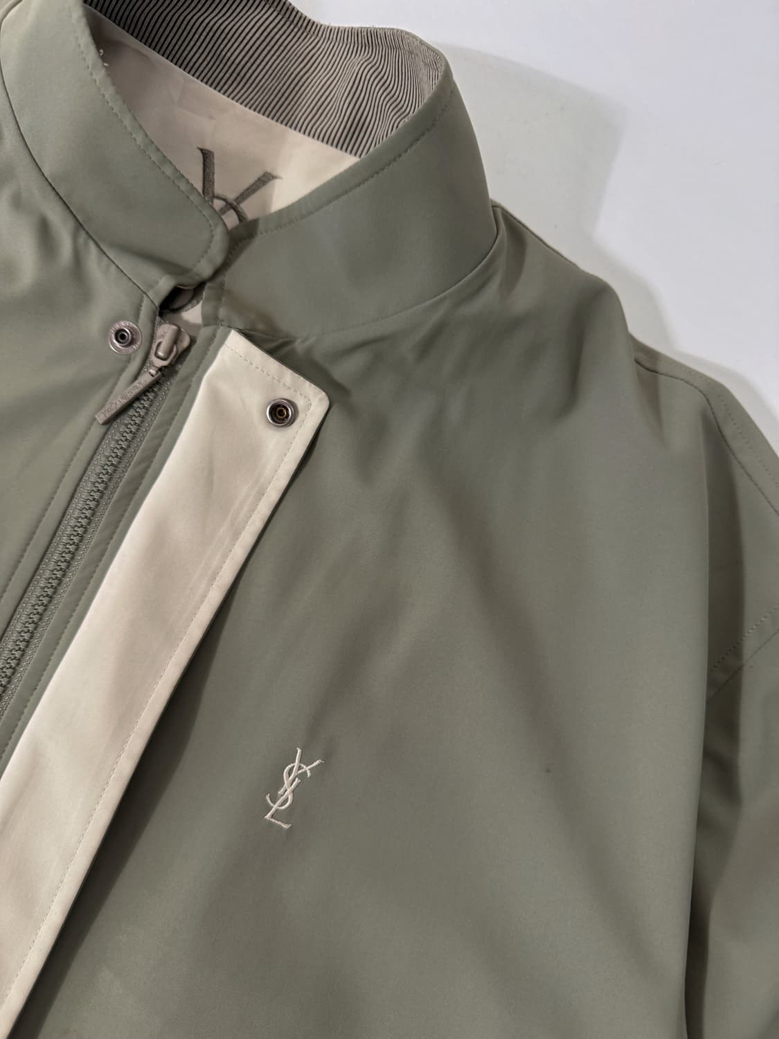 입생로랑 90‘s 오버핏 카키 폴리쉘 미니멀 블루종 자켓 상품이미지5