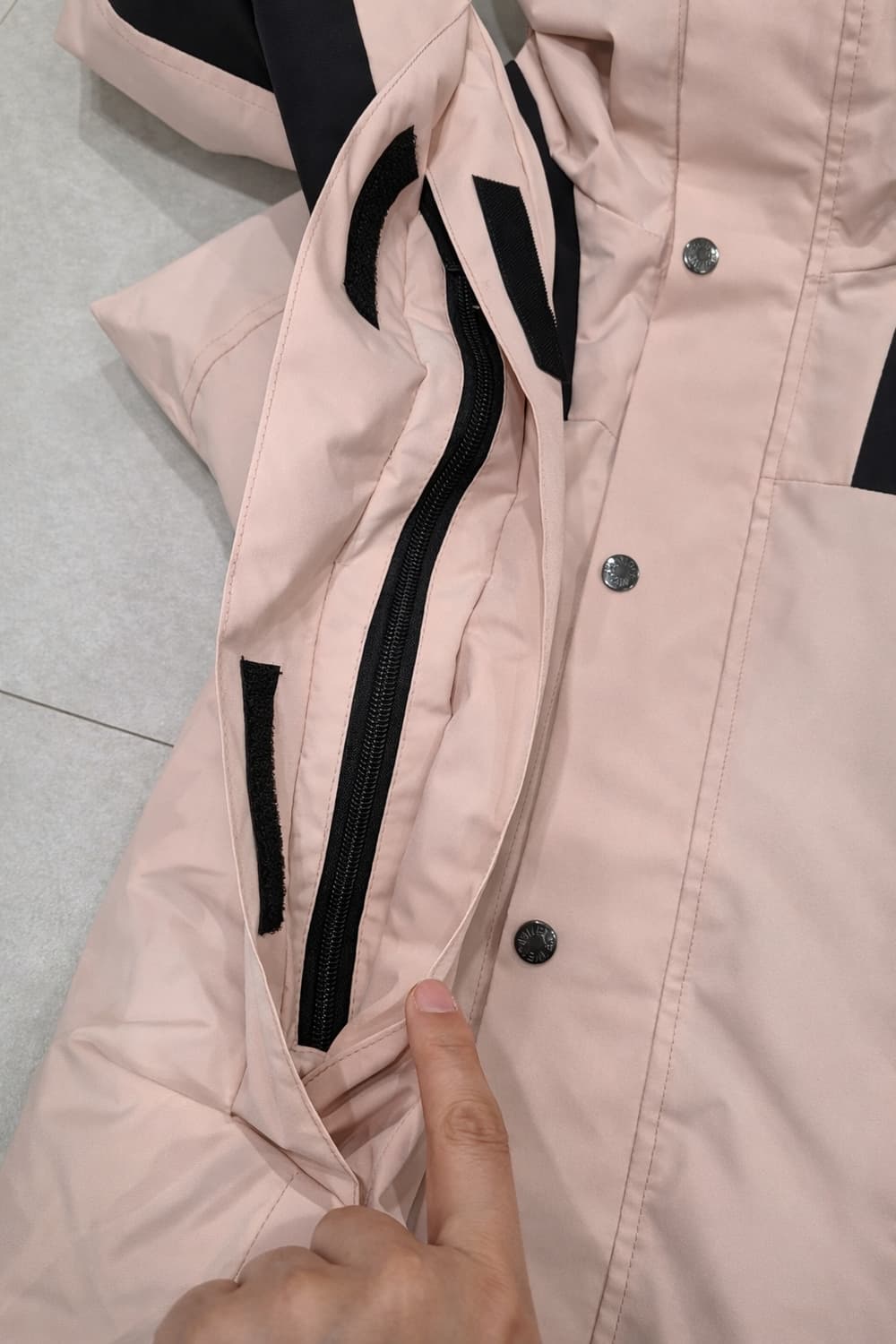 노스페이스 고어텍스 상위라인 마운틴 쉘(여성 66착용) 상품이미지2