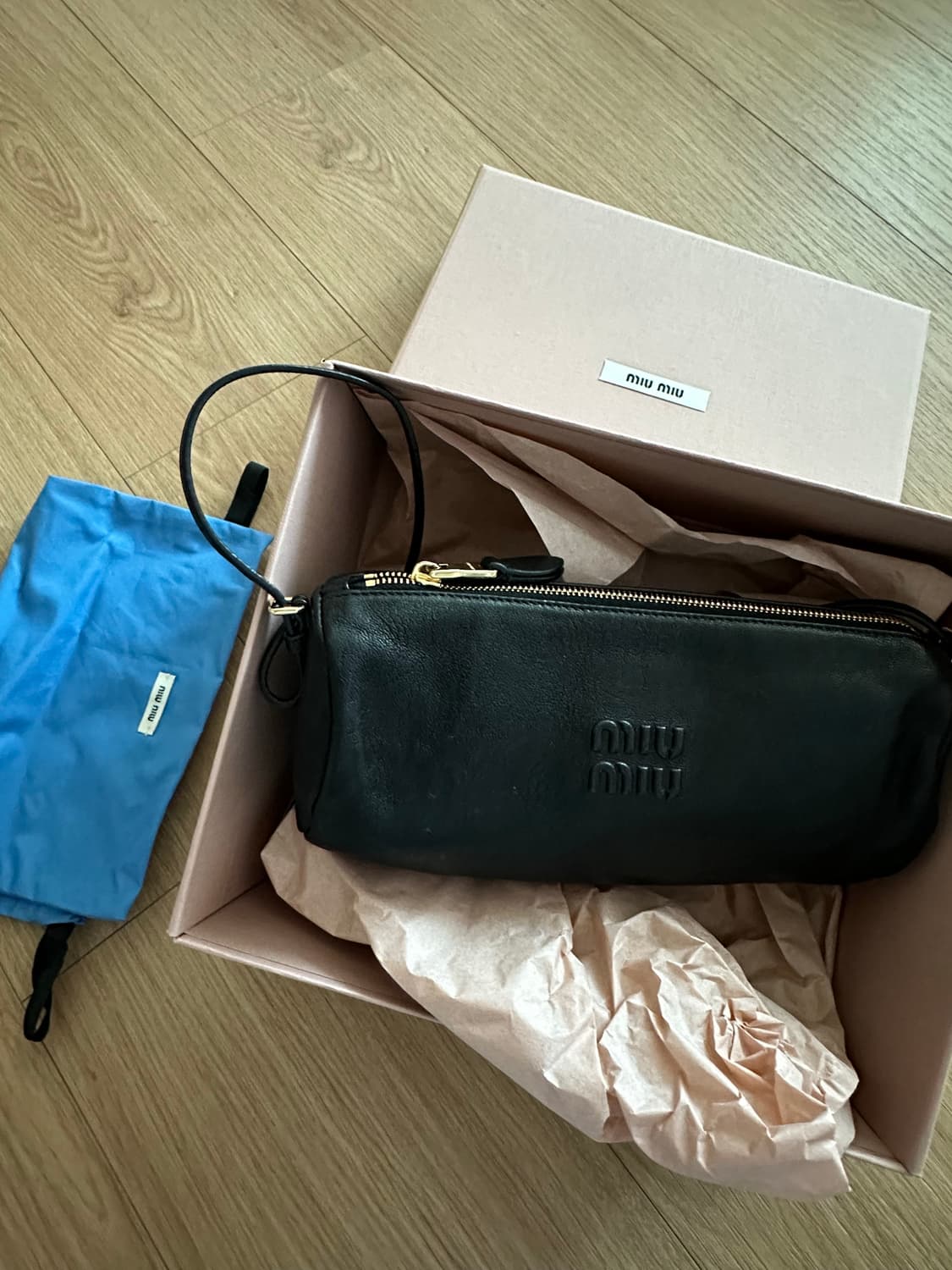 미우미우 나파 가죽 파우치 상품이미지4