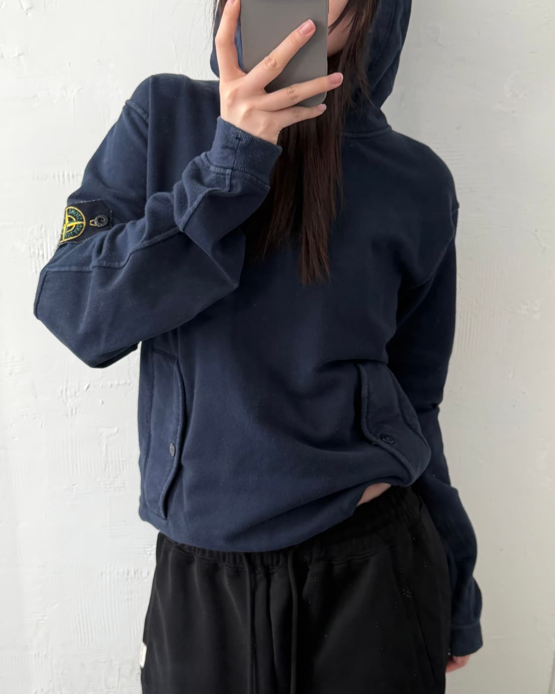 Stone Island 스톤 아일랜드 네이비 와펜 포켓 후드티 상품이미지2