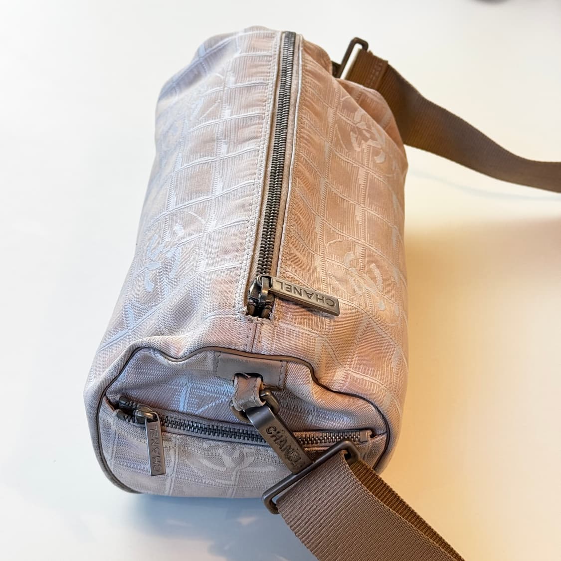 샤넬 뉴 트래블 라인 실린더 크로스백 (OS) 상품이미지6