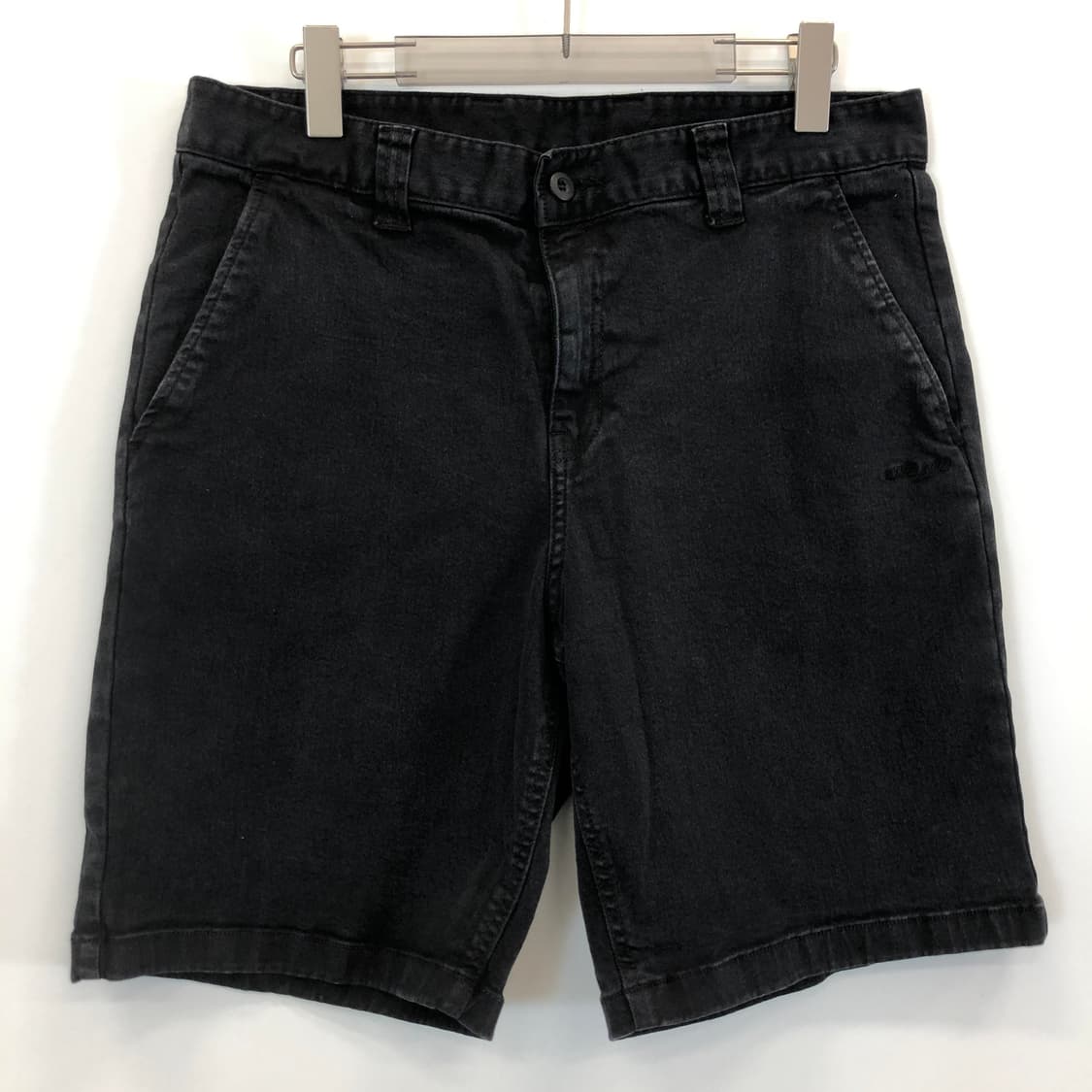 산타크루즈 자수 네온로고 흑청 데님쇼츠 33-34 인치 상품이미지1