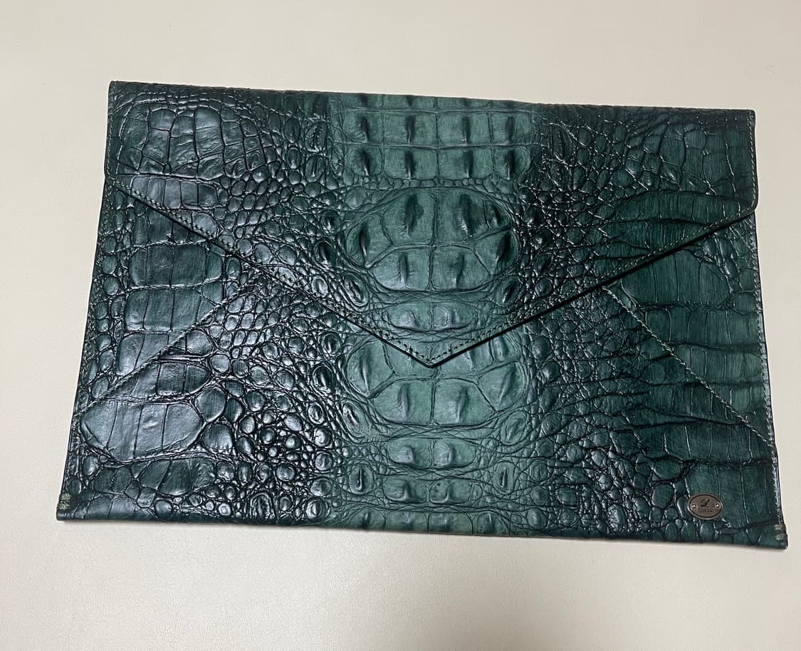 L'inoui 악어 무늬 클러치백 상품이미지1