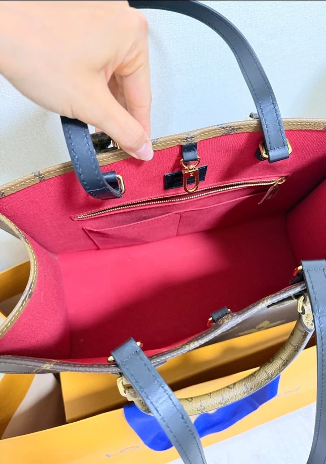 루이비통 온더고 MM 모노그램 토트백 상품이미지4