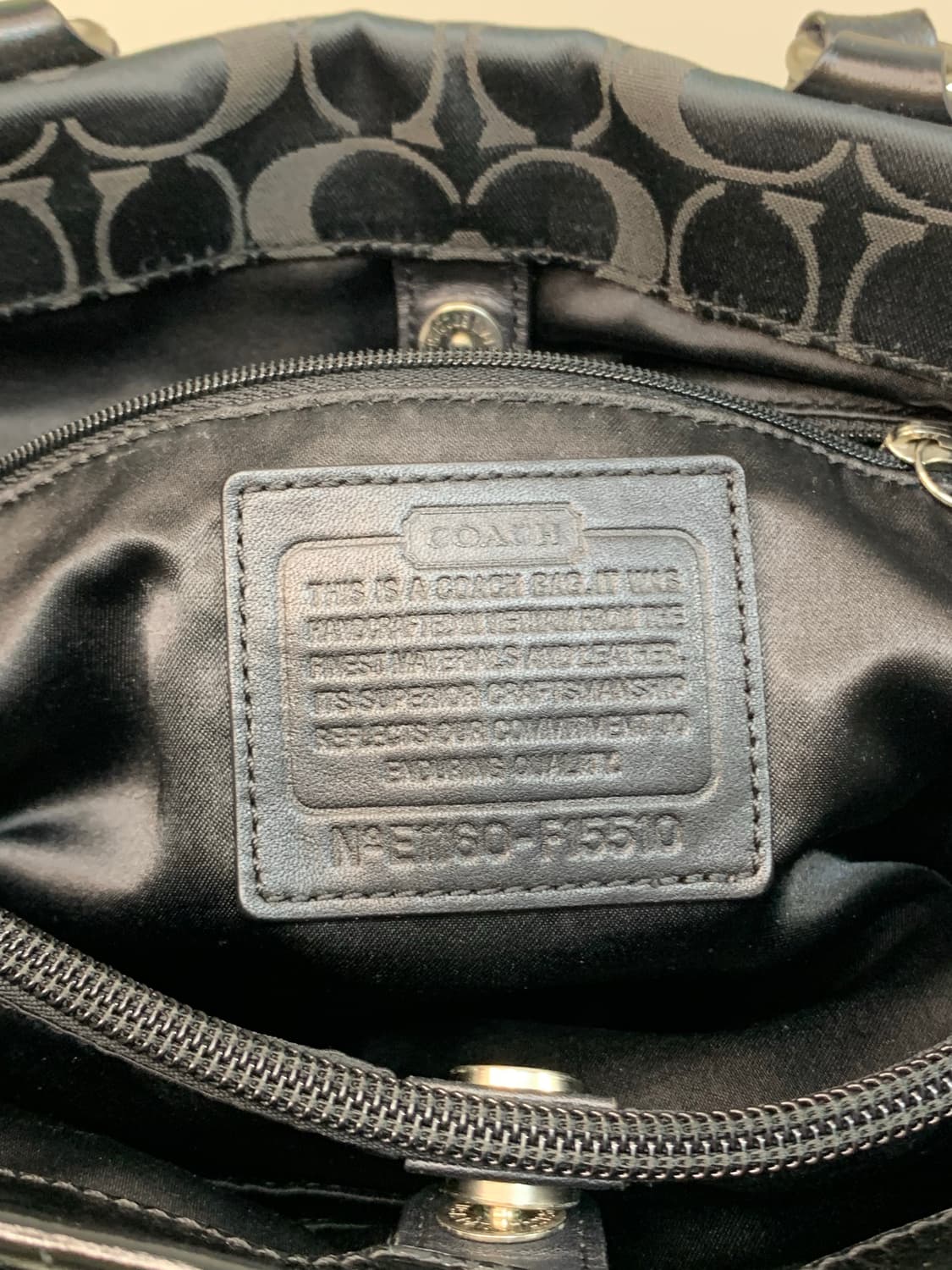 코치 시그니처 블랙 숄더백 상품이미지7