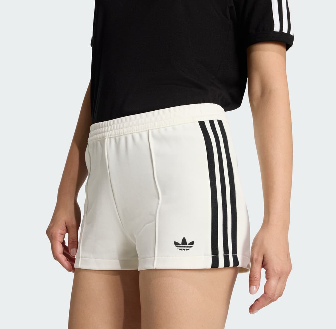 아디다스 클래식 쇼츠 KD3759 트레이닝 숏팬츠 반바지 화이트 아이보리 상품이미지2