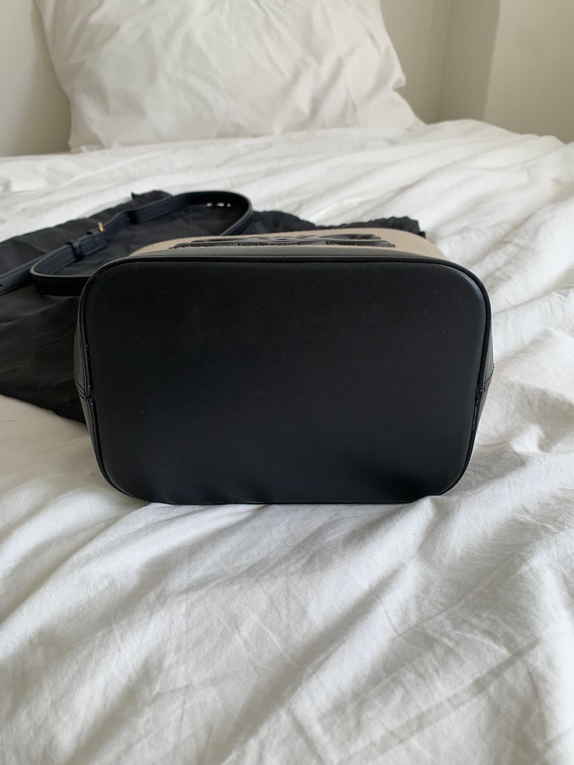 셀린느 트리오페 버킷백 상품이미지7