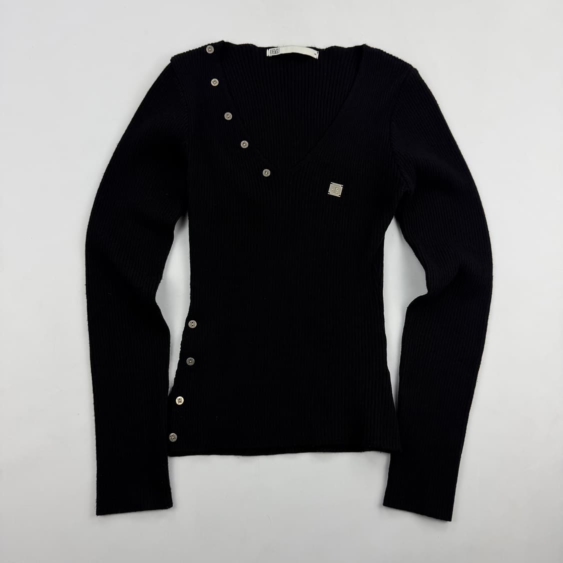 보헤미안 서울 버튼 브이넥 슬릿 니트 블랙 상품이미지1