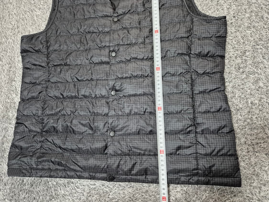 유니클로 남성 경량 패딩 조끼 XL 상품이미지8