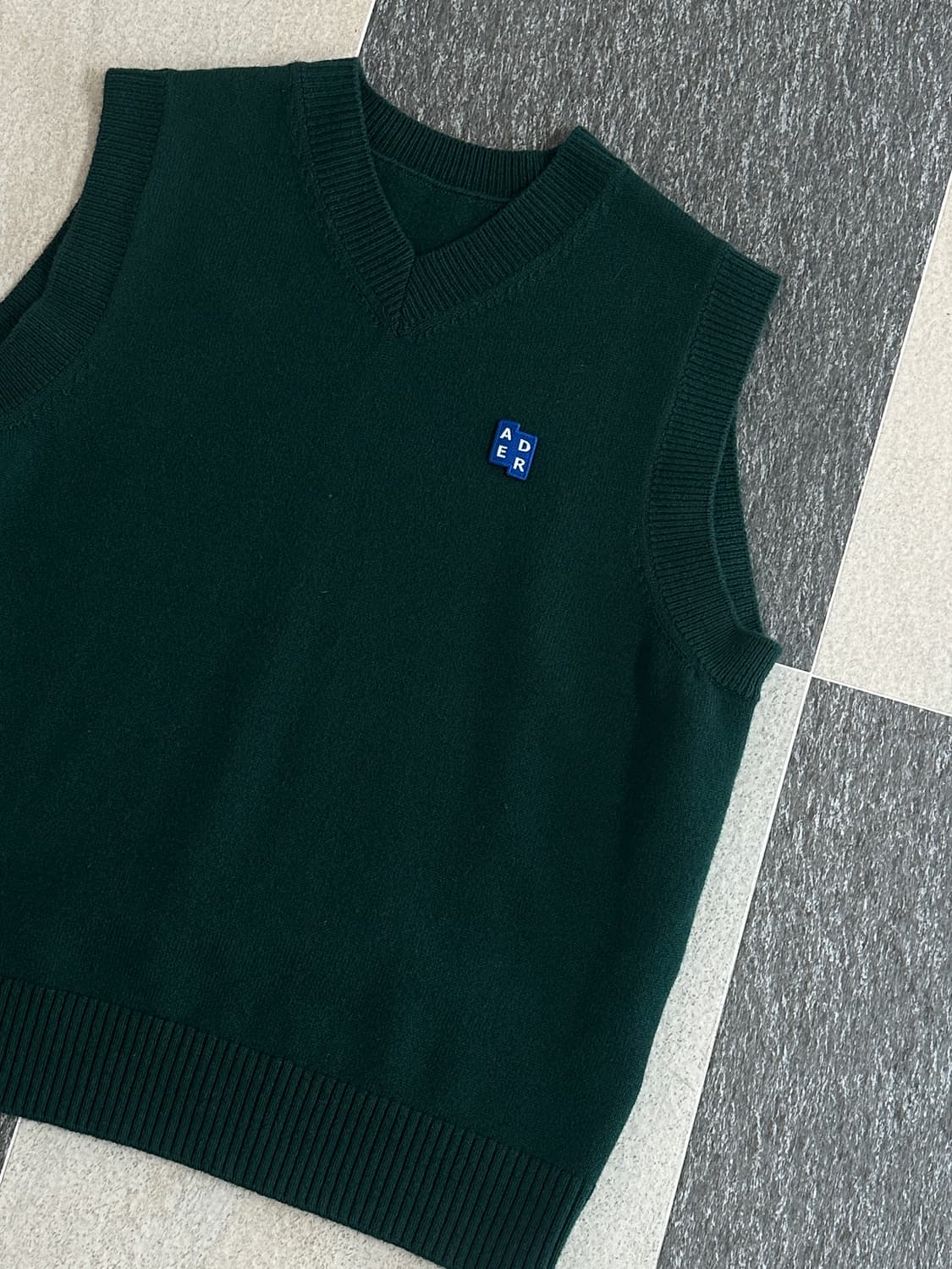 아더에러 시그니피건트 TRS 태그 니트 베스트  상품이미지3