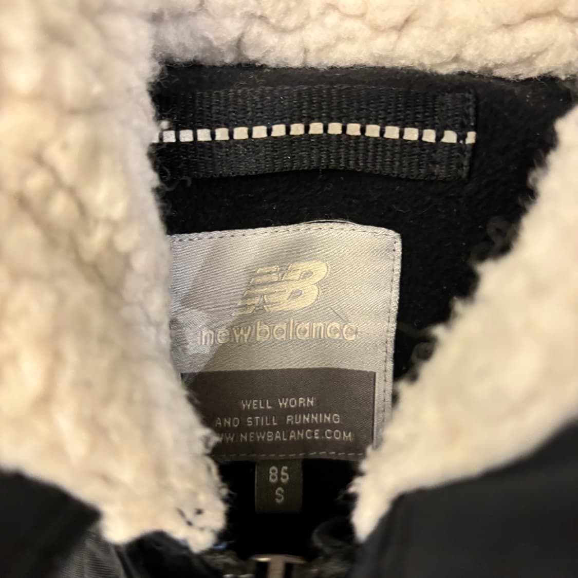 뉴발란스 블랙 푸퍼 패딩 상품이미지3