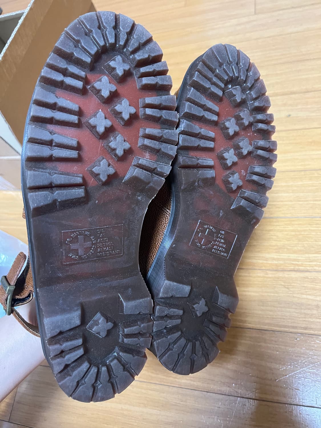 닥터마틴 펜톤 슬링백 240 브라운 상품이미지2