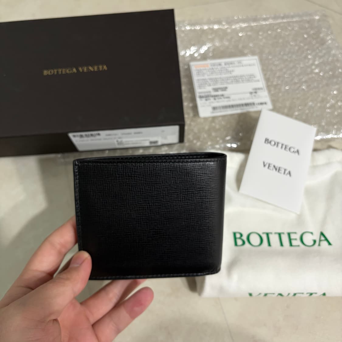 [새상품]보테가베네타 로고 반지갑 블랙 현대백화점 상품이미지3