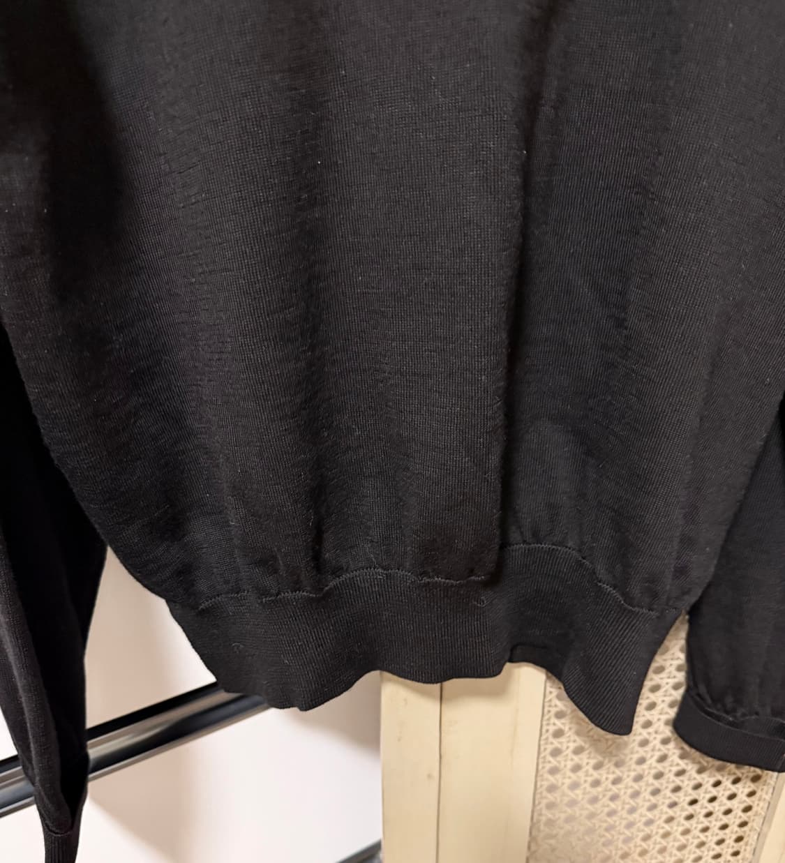 입생로랑 클래식 블랙 반목 니트 판매합니다 상품이미지5