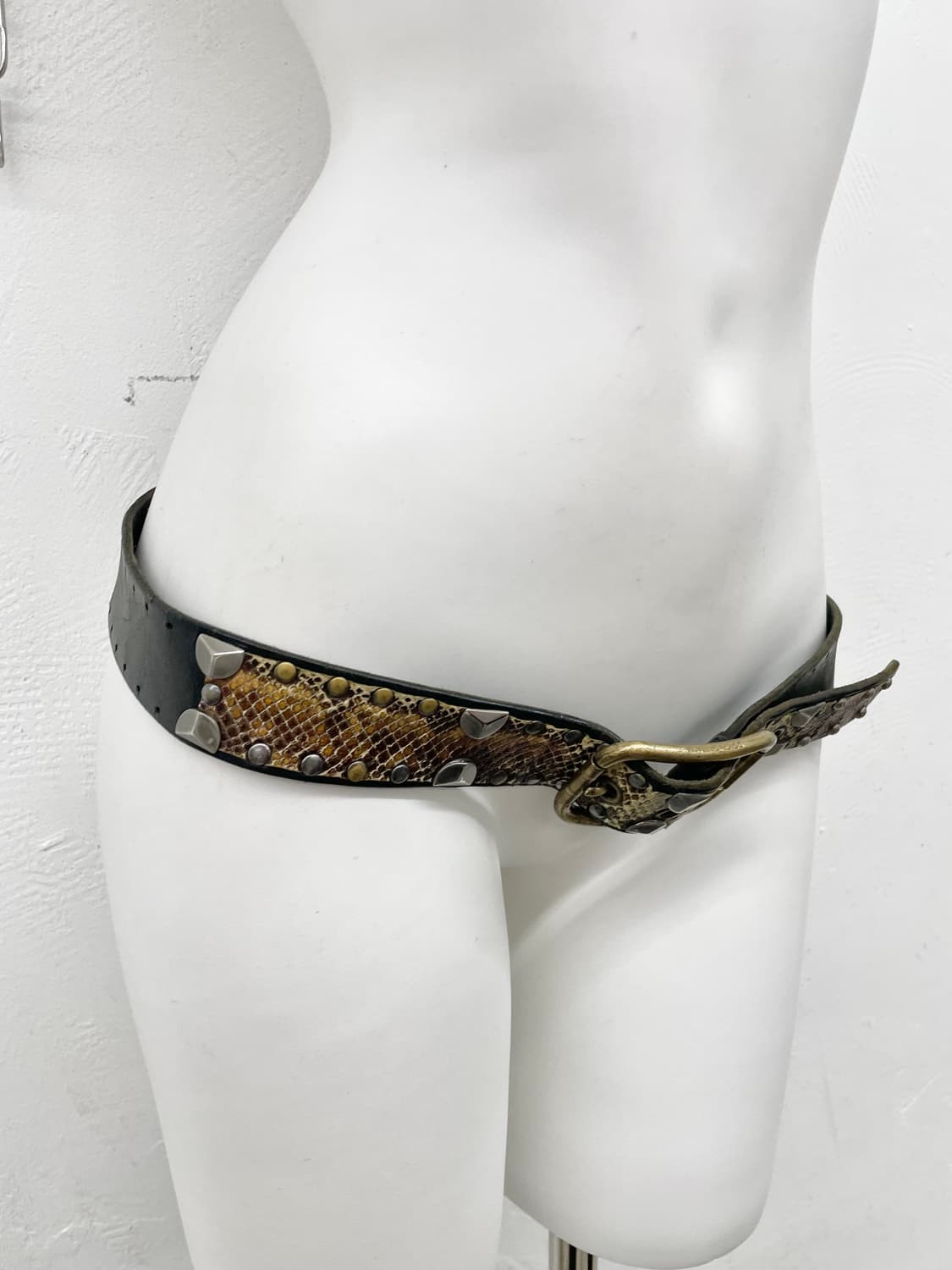 리얼레더 락시크 파에톤 스터드 버클 벨트 상품이미지3
