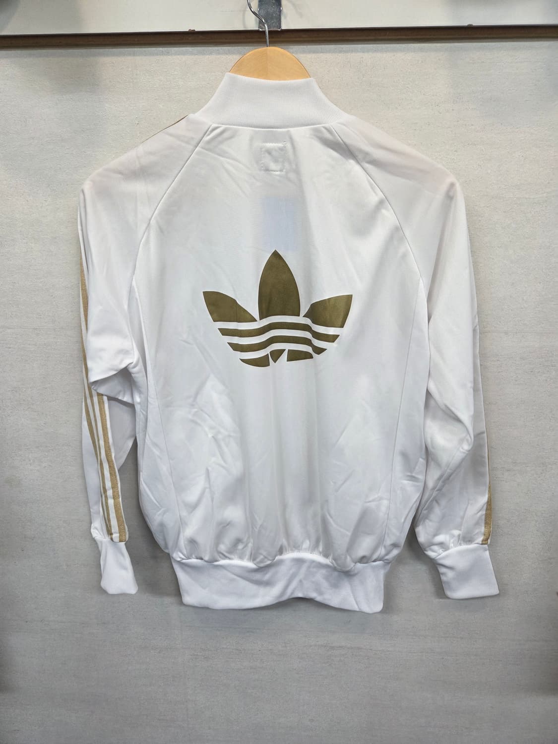 아디다스 빅트레포일 슈퍼스타 트랙탑 져지 화이트골드 m 상품이미지2